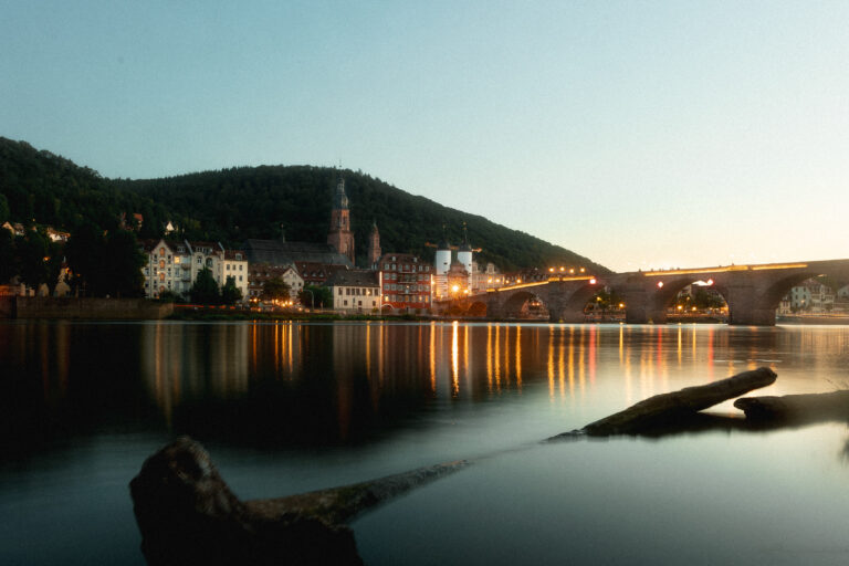 Heidelberg alte Brücke nach Sonnenuntergang